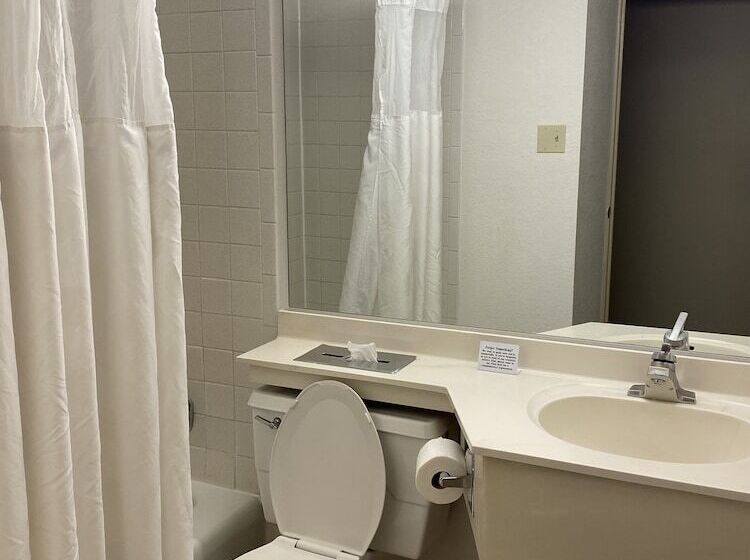Suite 2 Dormitorios, Ramada By Wyndham Albuquerque Midtown