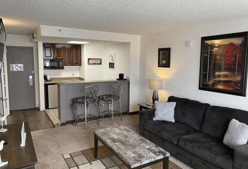 Люкс 2 Спальни, Ramada By Wyndham Albuquerque Midtown