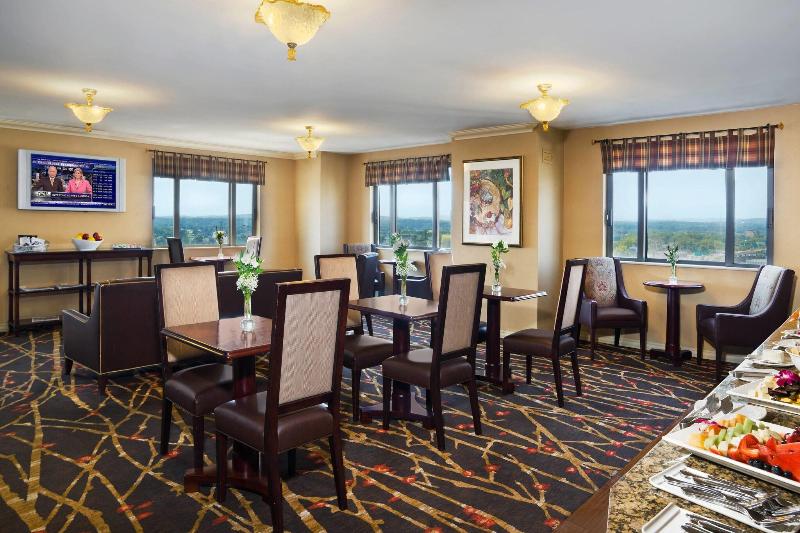 스위트 킹사이즈 침대, Sheraton Springfield Monarch Place