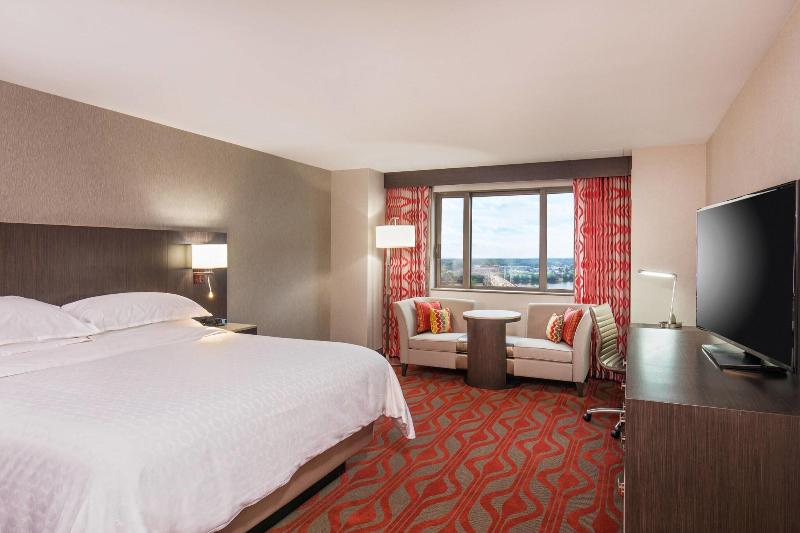 클럽 룸 킹침대, Sheraton Springfield Monarch Place
