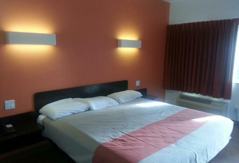 스탠다드 룸 킹사이즈 침대, Motel 6 Bell Gardens