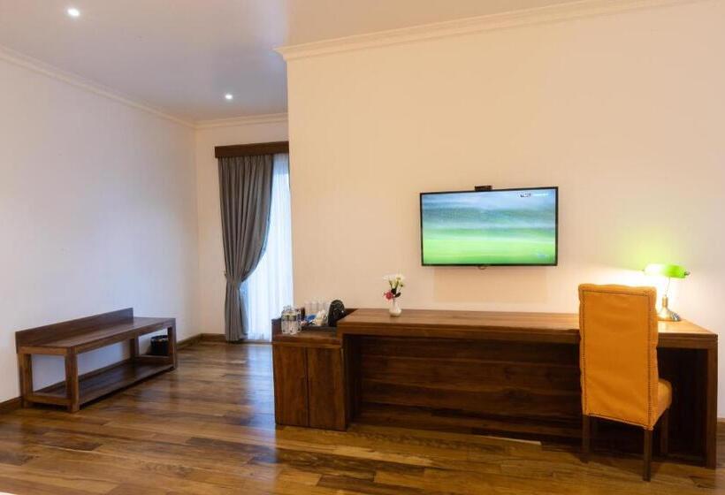 Premium Family Room, Grand Turf