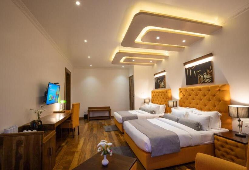 Premium Family Room, Grand Turf