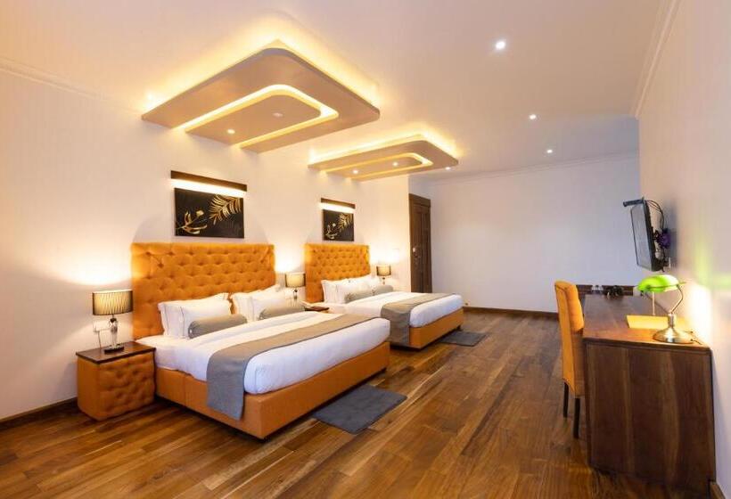Premium Family Room, Grand Turf