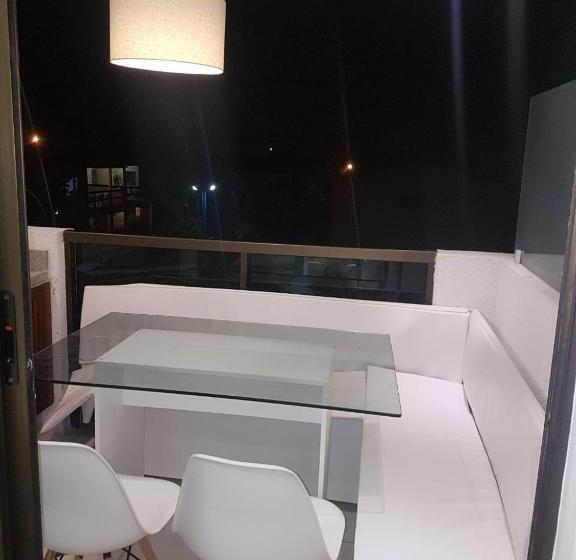 آپارتمان 1 خوابه با چشم‌انداز استخر, Laguna Beach Flat