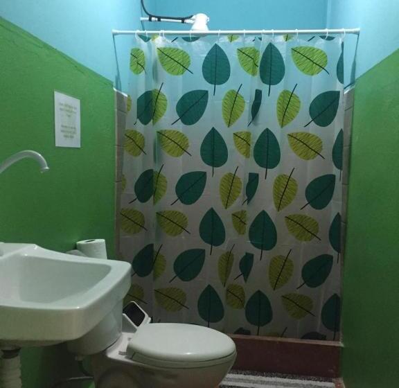 Quarto Familiar Banheiro Compartilhado, Madre Selva Hostel