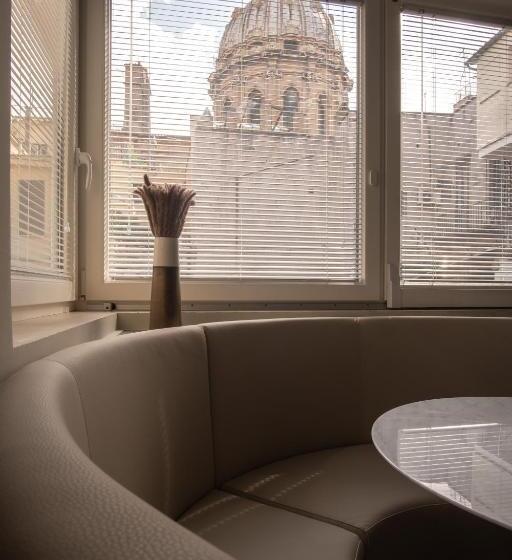1 Bedroom Penthouse Apartment, Smeraldo Townhouse