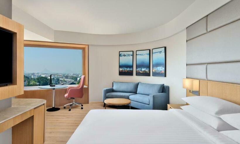 Номер Deluxe Кровать Кинг Вид на Город, Courtyard By Marriott Nashik