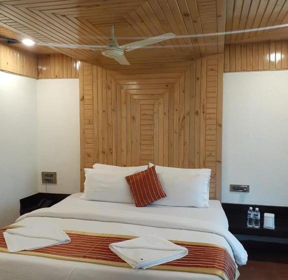 Люкс, Gourish Resort