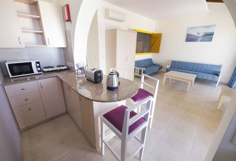 Апартаменты 1 Спальня Вид на Море, Myroandrou Beach Hotel Apartments
