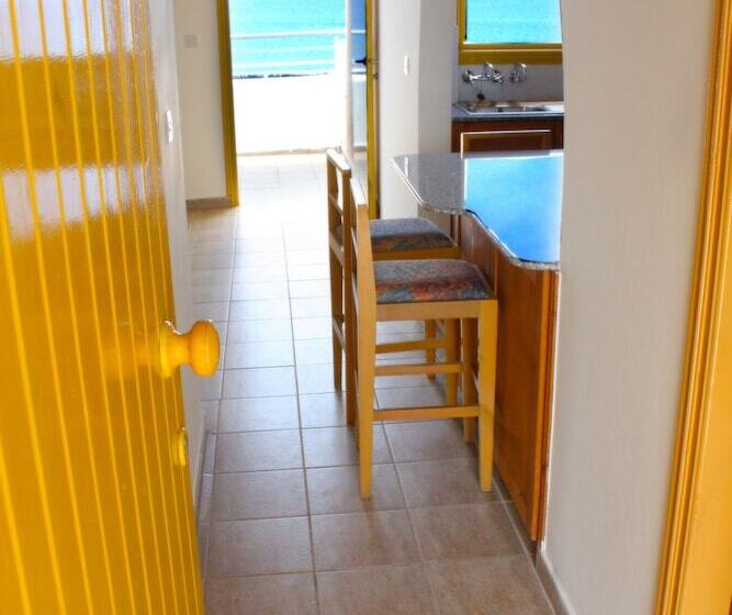 Апартаменты 1 Спальня Вид на Море, Myroandrou Beach Hotel Apartments
