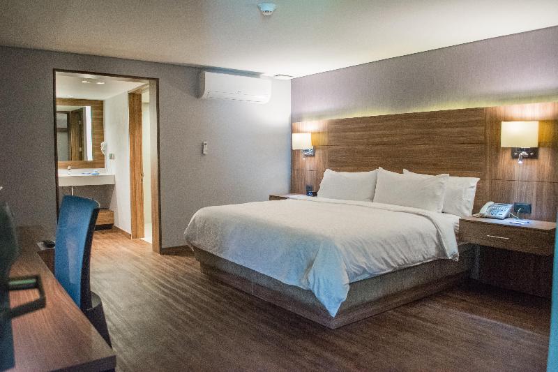 キングサイズベッドのスタンダードルーム, Holiday Inn Express Morelia, An Ihg