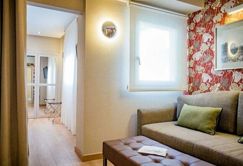 اتاق استاندارد سه نفره, Meninas  Boutique Opera