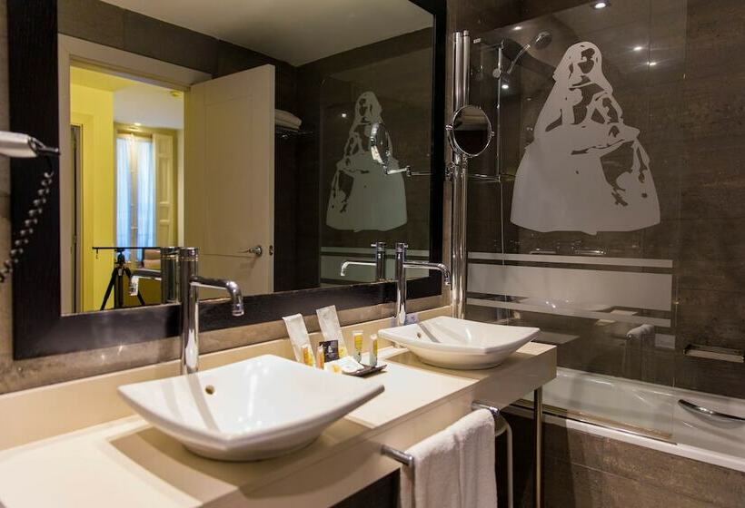 اتاق استاندارد سه نفره, Meninas  Boutique Opera