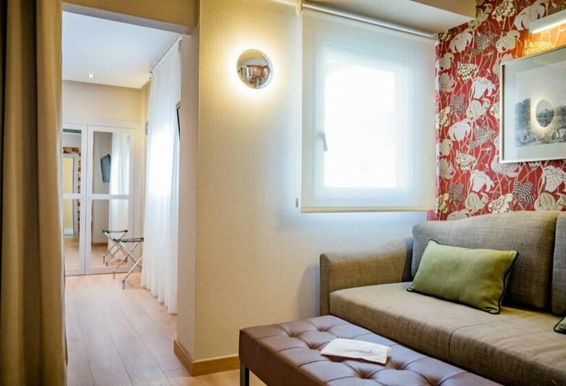 اتاق استاندارد سه نفره, Meninas  Boutique Opera