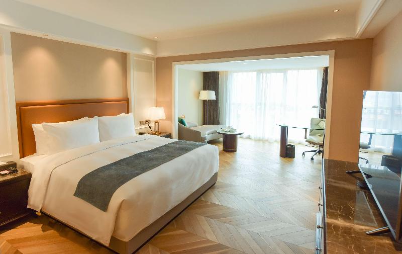适合残疾人士使用的带超级大床的标准间, Holiday Inn Express Irondequoit, An Ihg