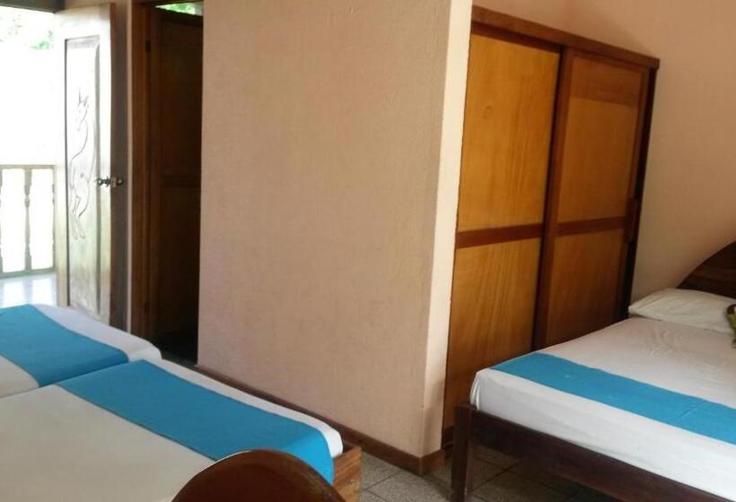 اتاق استاندارد چهارنفره با بالکن, Samara Beach