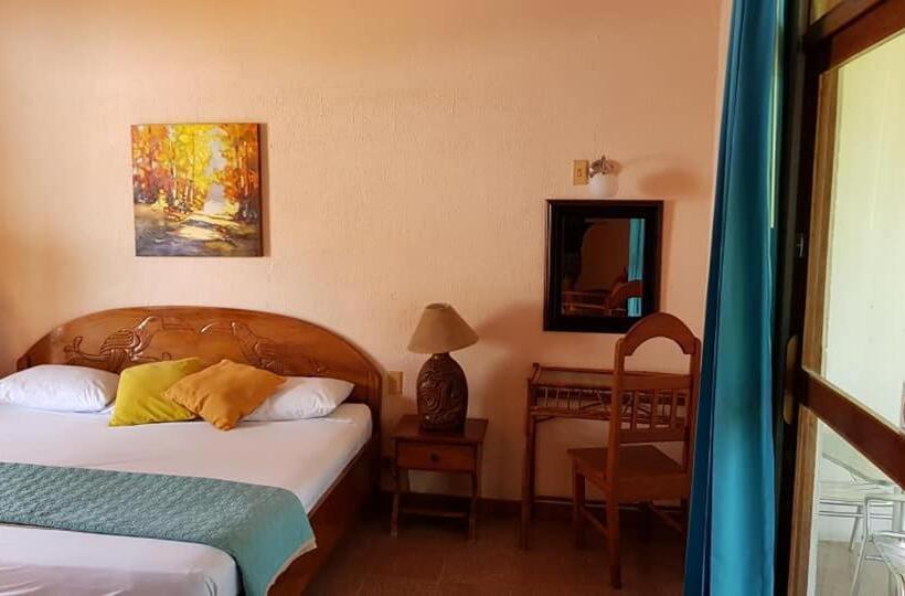 اتاق استاندارد چهارنفره با بالکن, Samara Beach