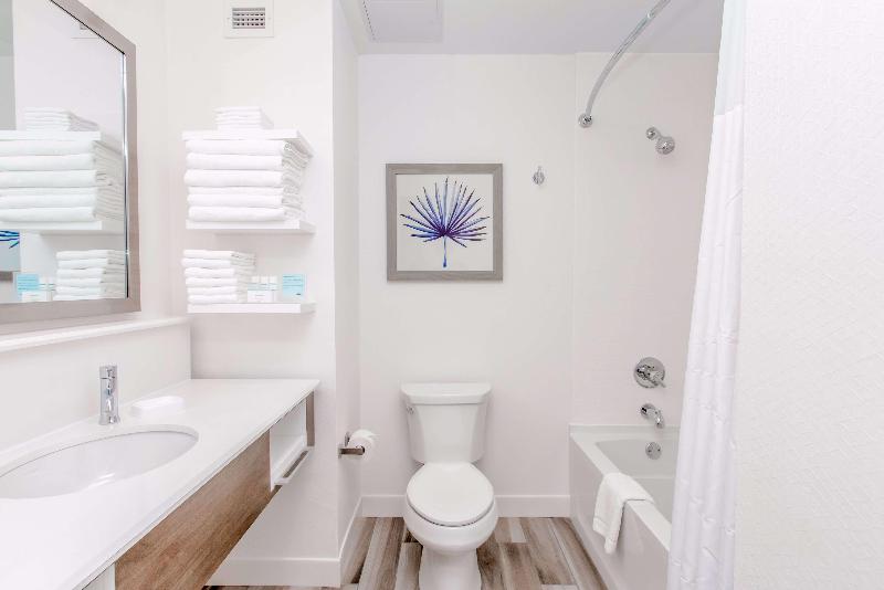 اتاق استاندارد برای معلولان, Tilt Hotel Universal Hollywood, Ascend Hotel Collection