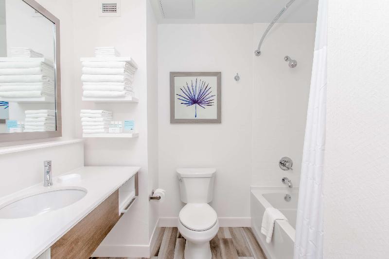 اتاق استاندارد برای معلولان, Tilt Hotel Universal Hollywood, Ascend Hotel Collection