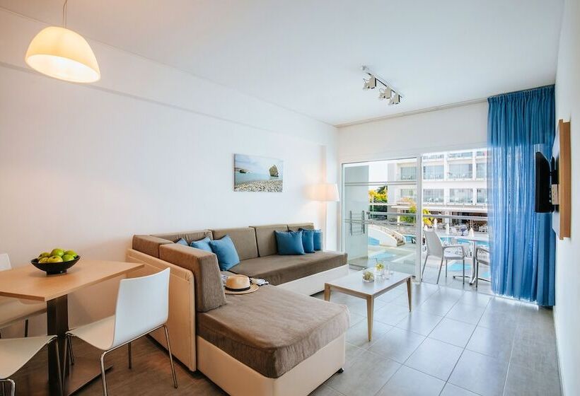 اتاق لوکس با چشم‌انداز استخر, Sofianna Resort & Spa