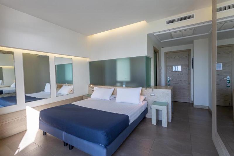 اتاق استاندارد با بالکن و چشم‌انداز دریا, Smy Aran Blu Roma Mare