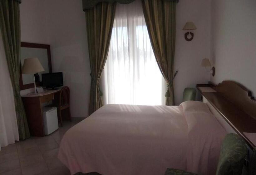 اتاق استاندارد سه نفره, Biancamaria