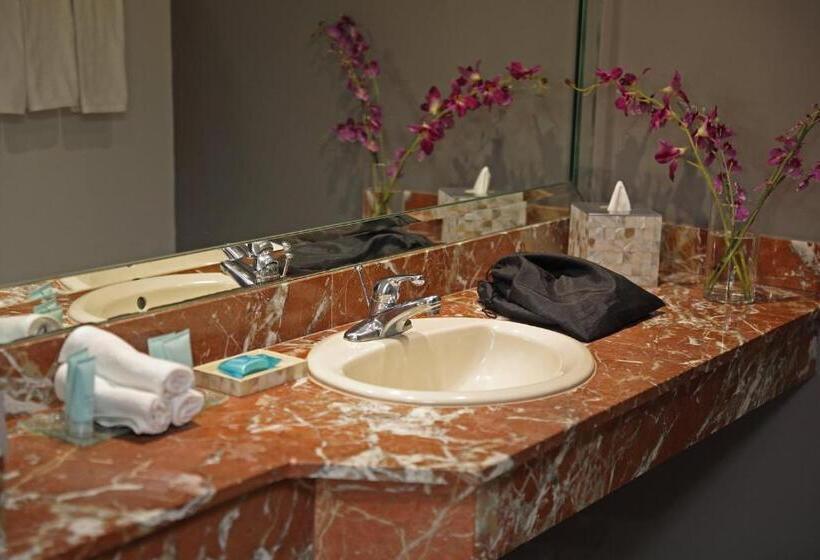 جناح, Crowne Plaza Panama, An Ihg