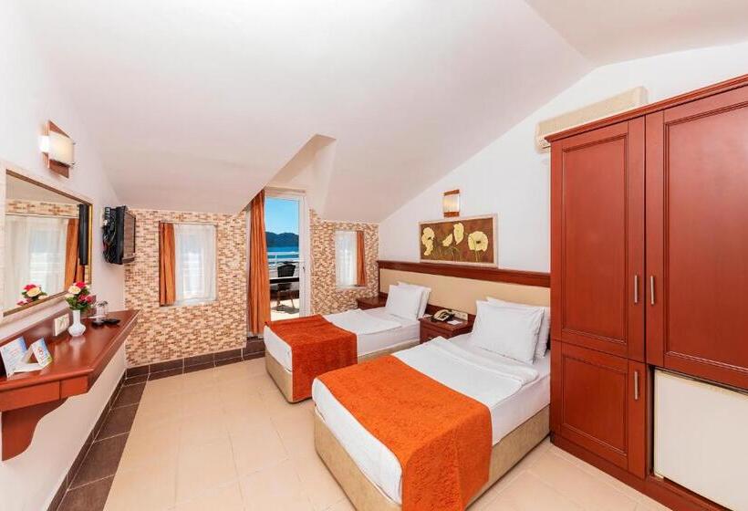 Quarto Estandar Vista Mar Lateral, Kayamaris