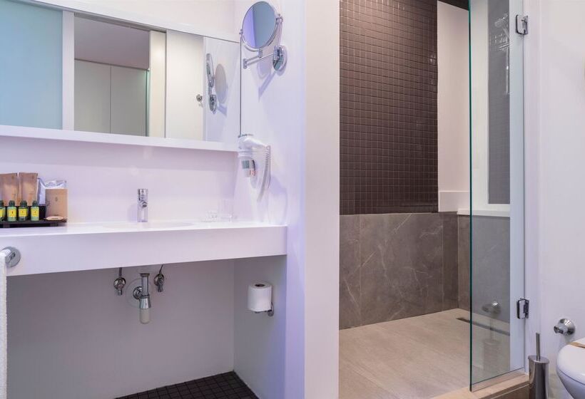 سوییت خانوادگی, Nirvana Cosmopolitan Hotel   Convention & Sports Center