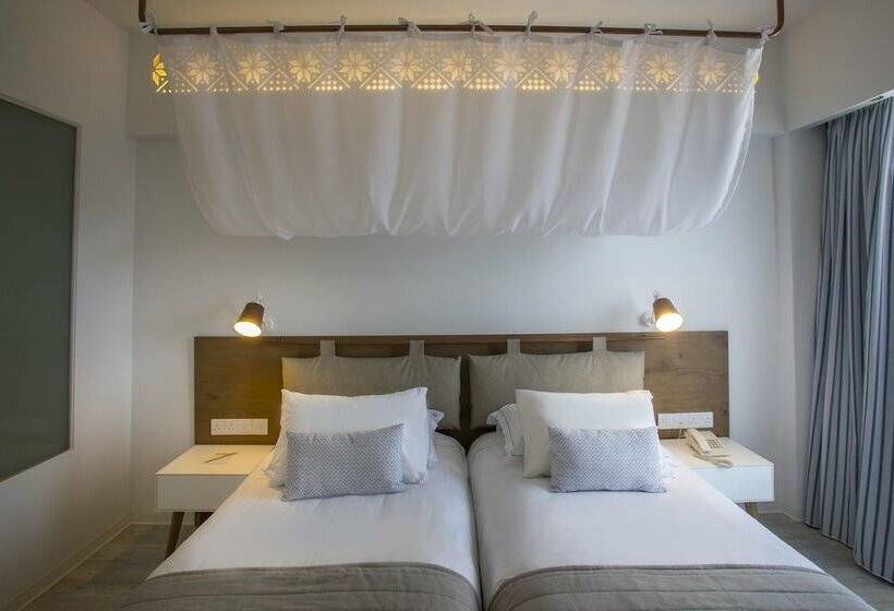 اتاق اساندارد با چشم‌انداز جانبی به دریا, Lordos Beach Hotel & Spa