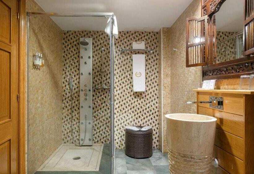 Люкс, & Spa Etxegana