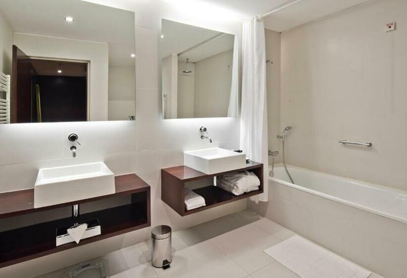 سوییت اجرایی, Golden Tulip Sao Joao Da Madeira