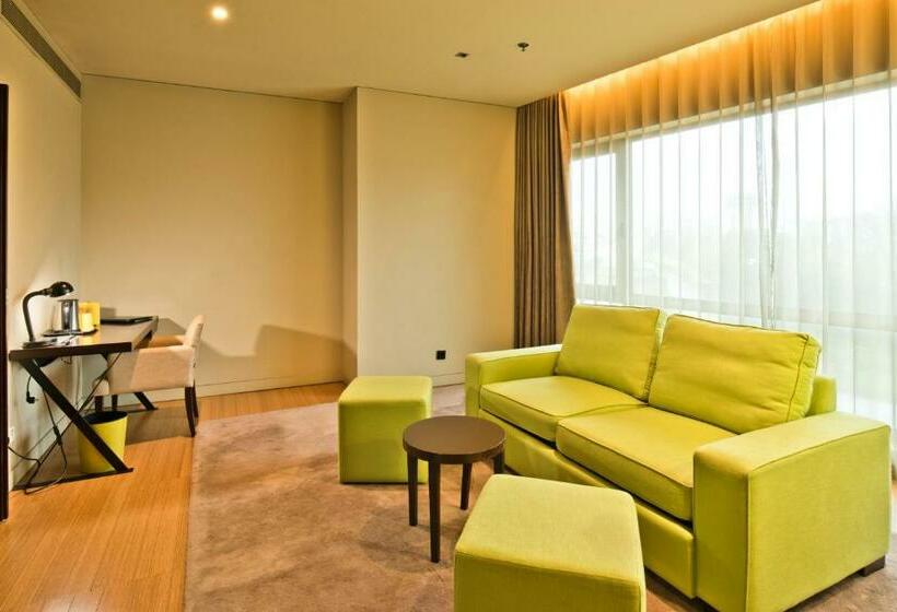 سوییت اجرایی, Golden Tulip Sao Joao Da Madeira