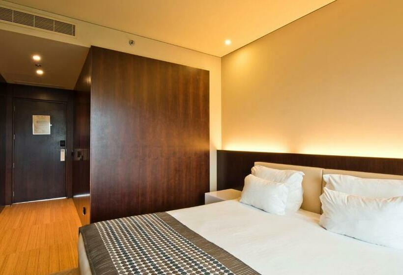 اتاق سوپریور, Golden Tulip Sao Joao Da Madeira