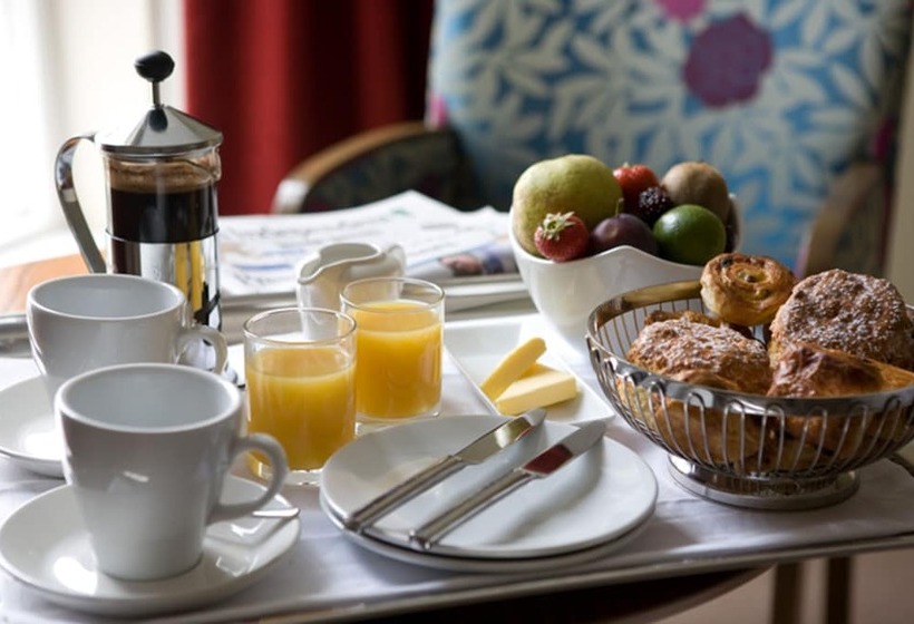 اتاق اجرایی با تخت بزرگ, Kilkenny Pembroke