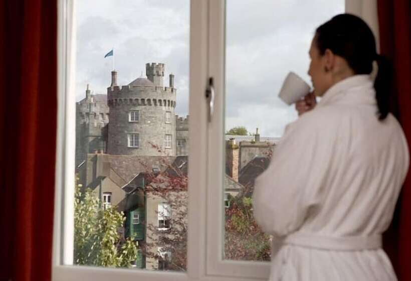 اتاق اجرایی, Kilkenny Pembroke