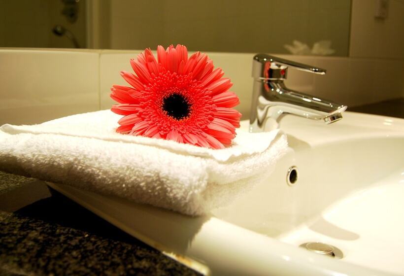 اتاق استاندارد سه نفره, Maldron Hotel Smithfield Dublin City