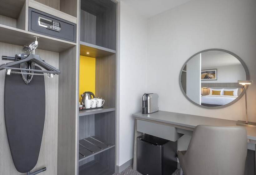 اتاق استاندارد چهار تخته, Maldron Hotel Smithfield Dublin City