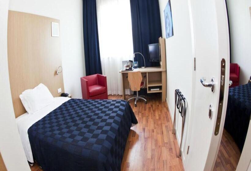 آپارتمان یک خوابه با دری مشترک که هال را جدا می کند., Mitico Hotel & Natural Spa