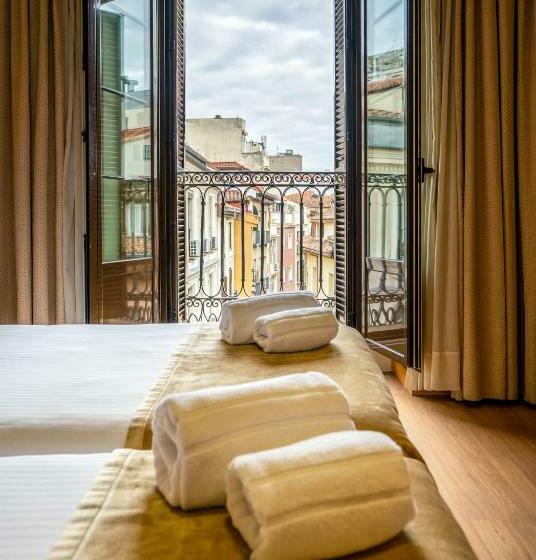 Habitación Triple Estándar, Victoria 4 Puerta Del Sol
