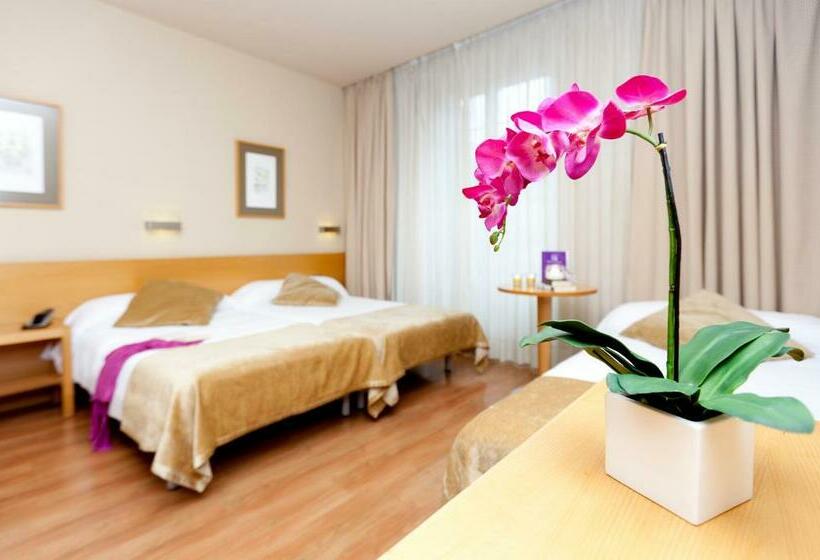 Habitación Triple Estándar, Victoria 4 Puerta Del Sol
