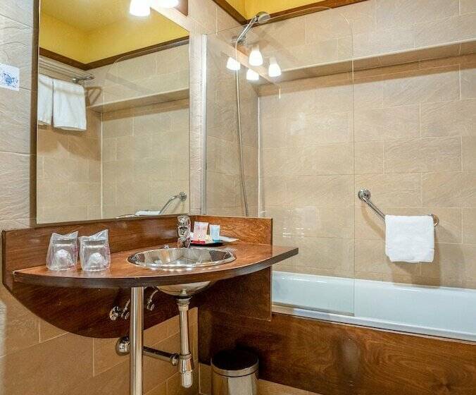 Habitación Triple Estándar, Victoria 4 Puerta Del Sol