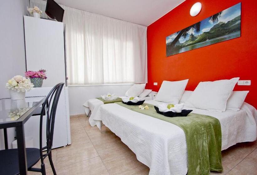 Номер Стандарт Вид на Город, Barcelona City North Hostal