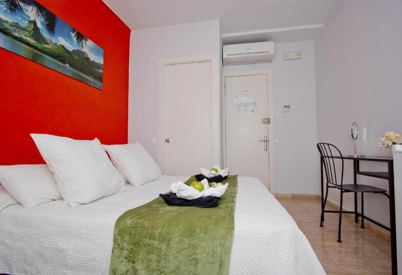 Номер Стандарт Вид на Город, Barcelona City North Hostal