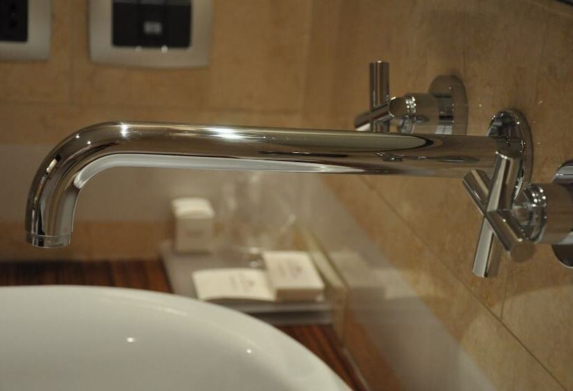سوییت لوکس, Grand Hotel Olimpo