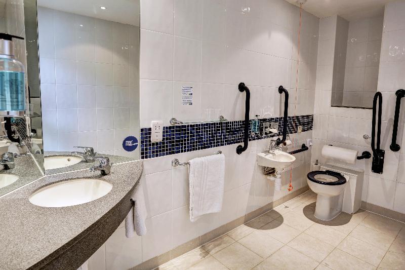 Номер Стандарт Адаптированный для Инвалидов, Holiday Inn Express Leeds City Centre   Armouries, An Ihg