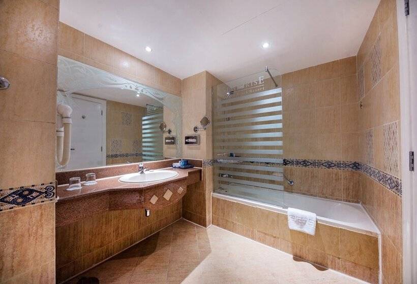 اتاق استاندارد با چشم‌انداز باغ, Sunrise Garden Beach Resort
