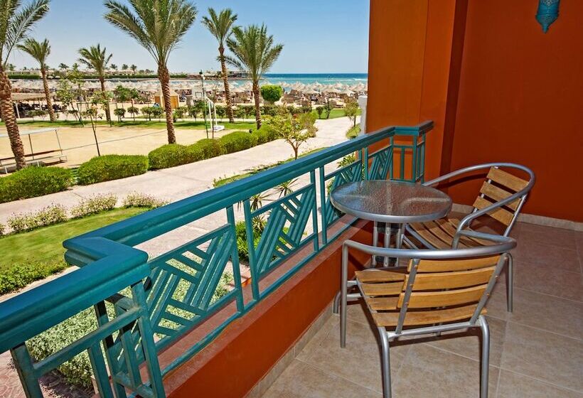 اتاق اساندارد با چشم‌انداز جانبی به دریا, Sunrise Garden Beach Resort