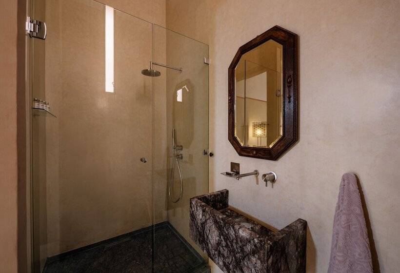 اتاق کلاسیک, 72 Riad